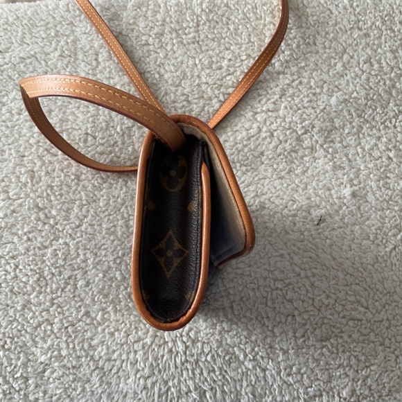 Louis Vuitton Monogram Twin Pochette PM AUTHENTIC EUC - Picture 3 of 6